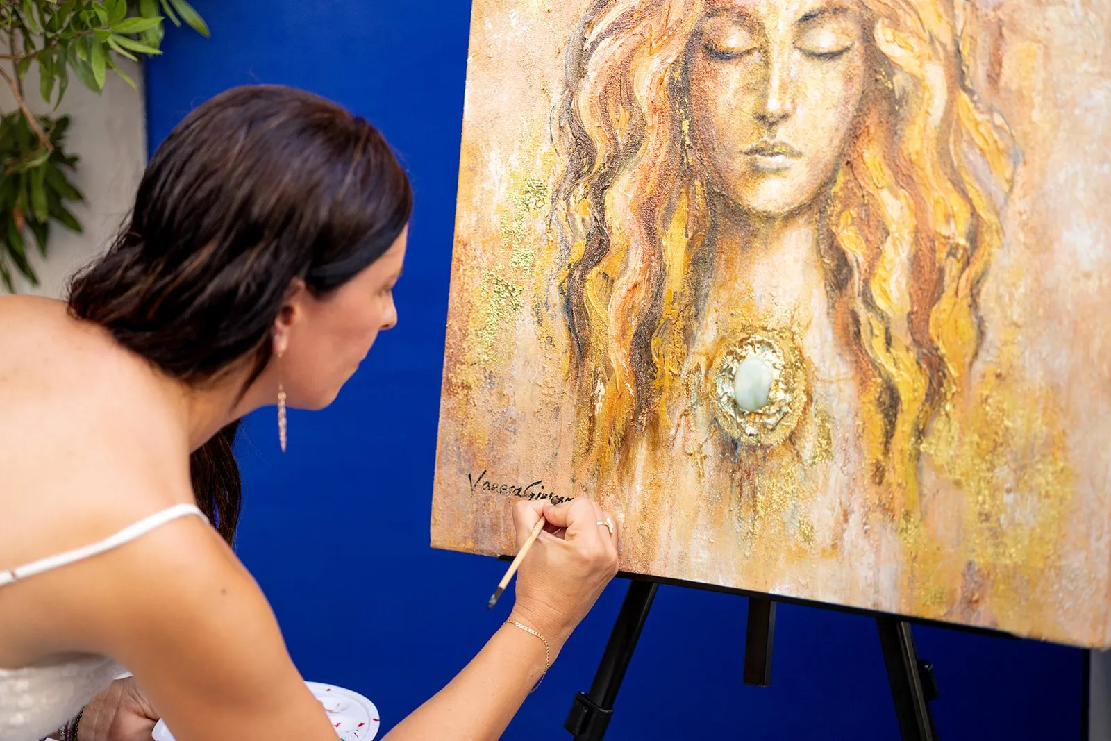 Vanesa Gimeno pintando La Diosa de Ibiza